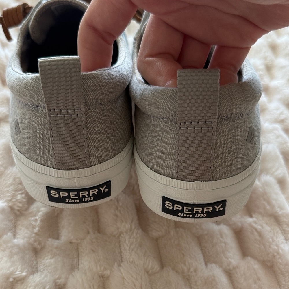 NEW RARE! Sperry Light Gray Sneakers with Brown Laces - Picture 3 of 4